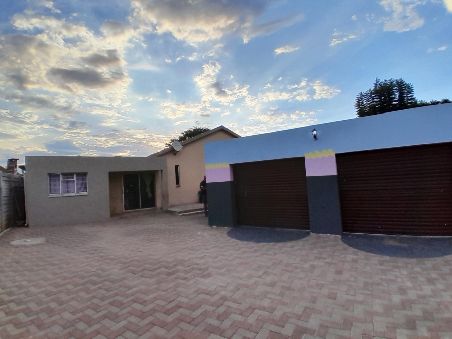 3 Bedroom Property for Sale in Oos Einde North West